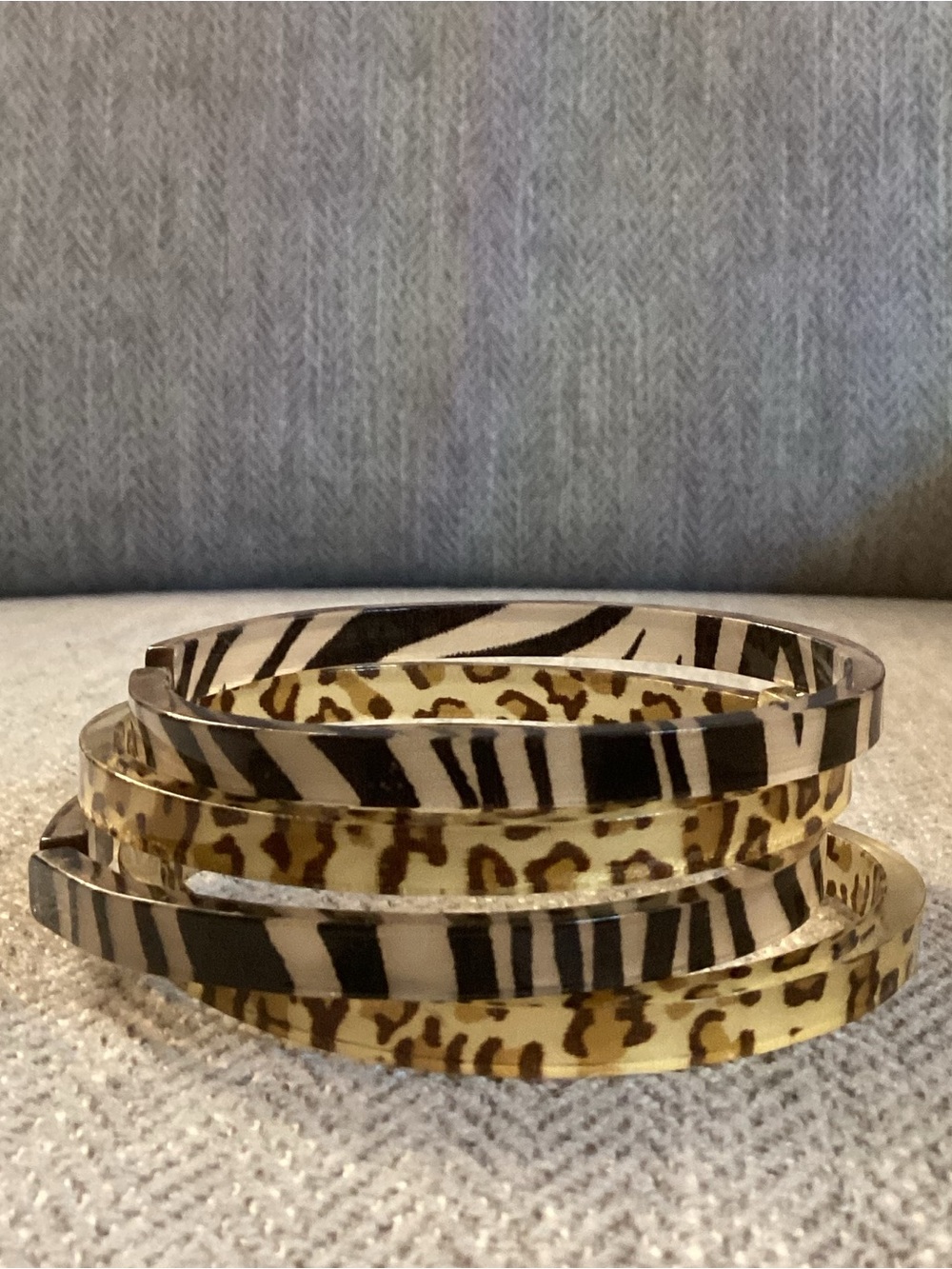 4 Animal Print Lucite Bangle Set in Black and Tan